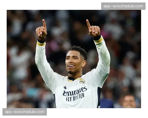 镜头聚焦：贝林厄姆主罚点球前，与巴萨门将特尔施特根长达一分钟的对视