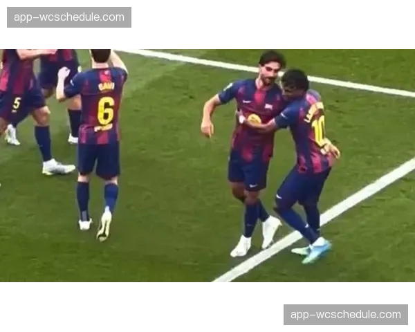 费兰·托雷斯梅开二度，巴萨锋线火力全开冲击冠军